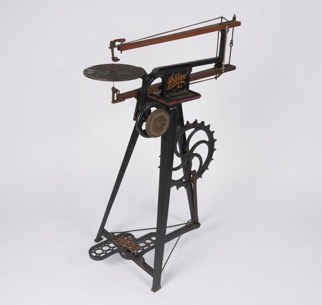 Музей у Лондоні просить допомогти впізнати дивні предмети з їх колекції