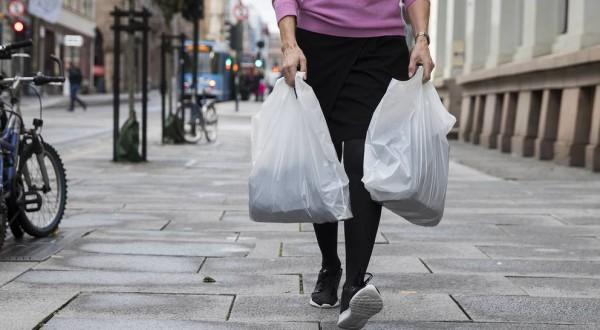 Швеція запровадить податок на пластикові пакети