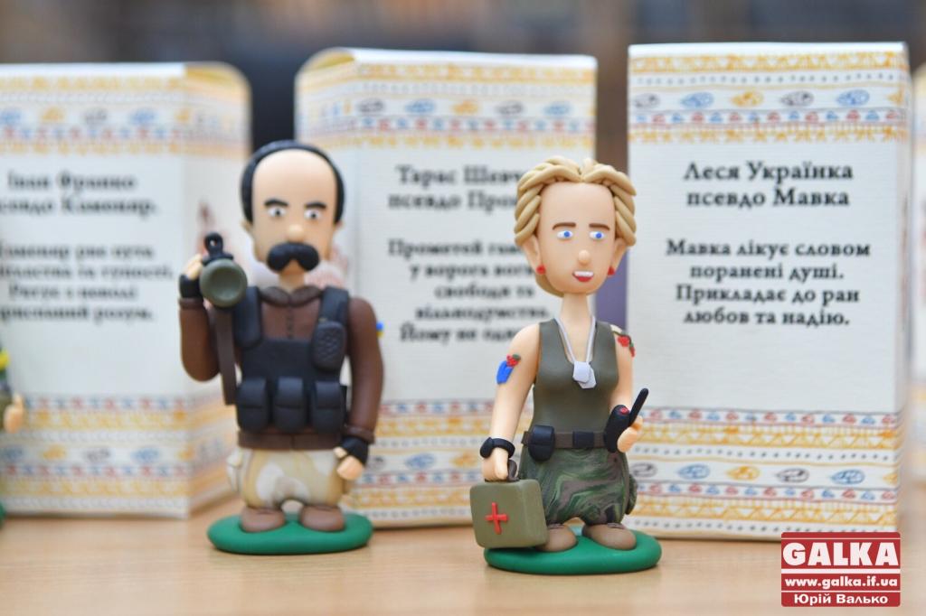 Ольга Кобилянська - снайперка, Микола Гоголь - пілот: франківець представив креативну колекцію мініатюр