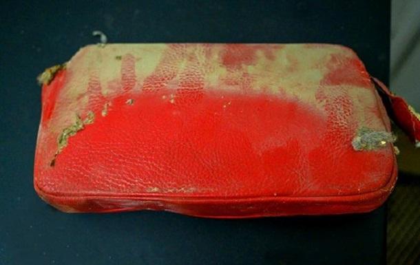В американській школі знайшли загублену 63 роки тому сумку (фото)