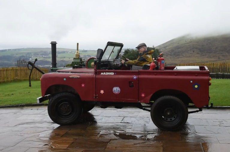 Позашляховик із паровим двигуном